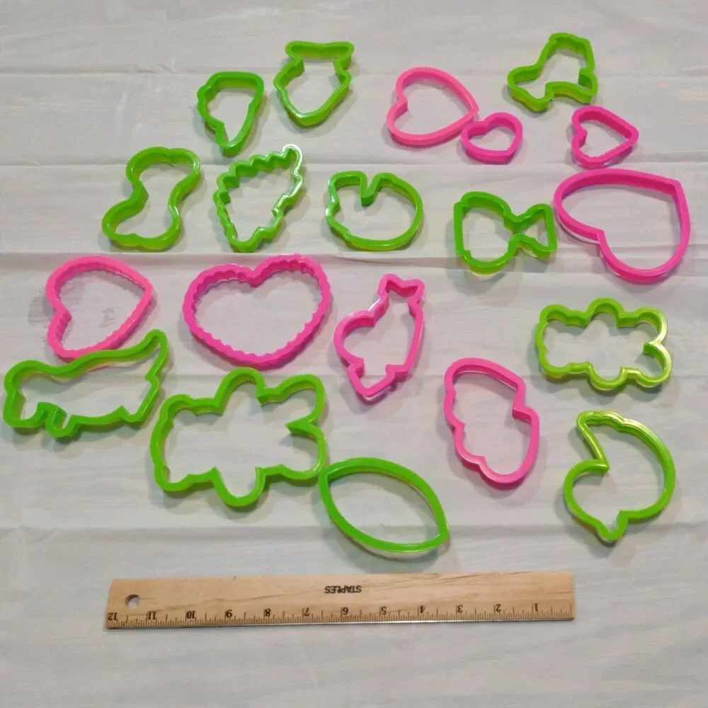 Large Lot of 20 Various Plastic Cookie Cutters ~ Bear Bone Fish Duck Heart Dino